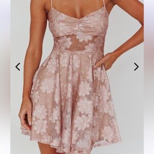 NWT One and Only Collective Lace-Up Back Dress Floral Blush Sz: M